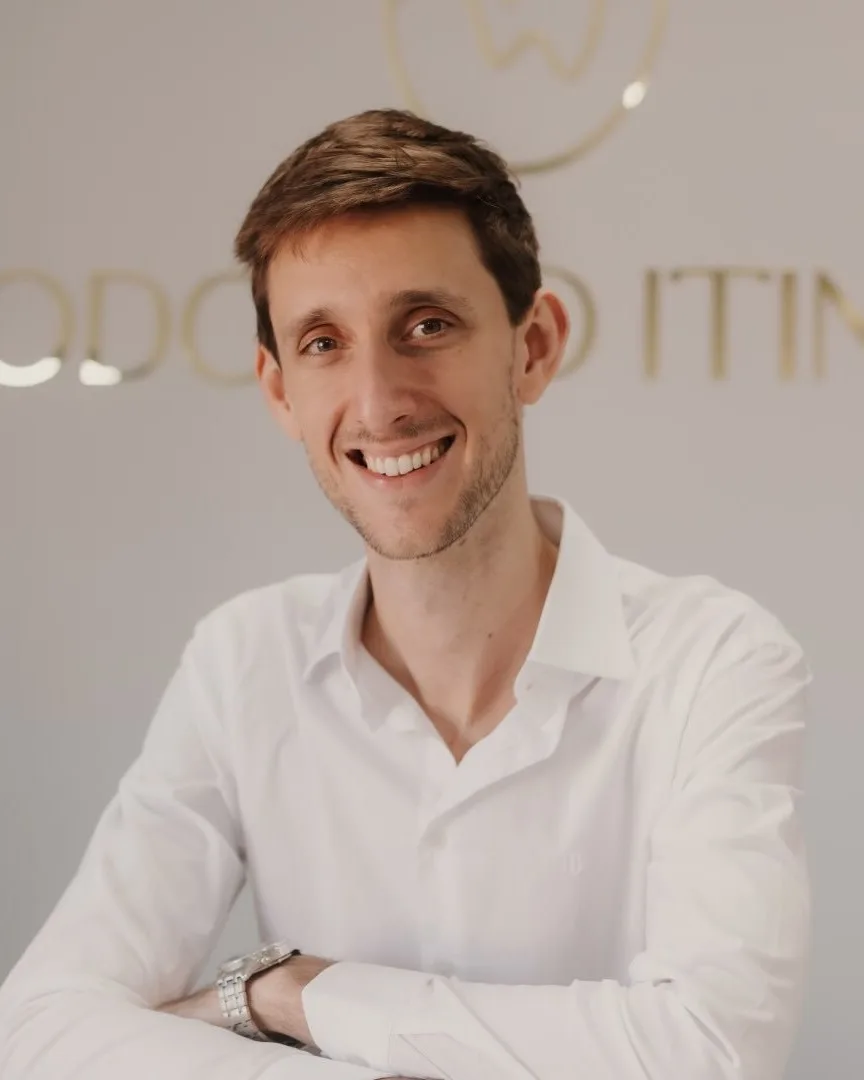 Retrato de Alexandre Caiado, cirurgião-dentista da Odonto Itinga